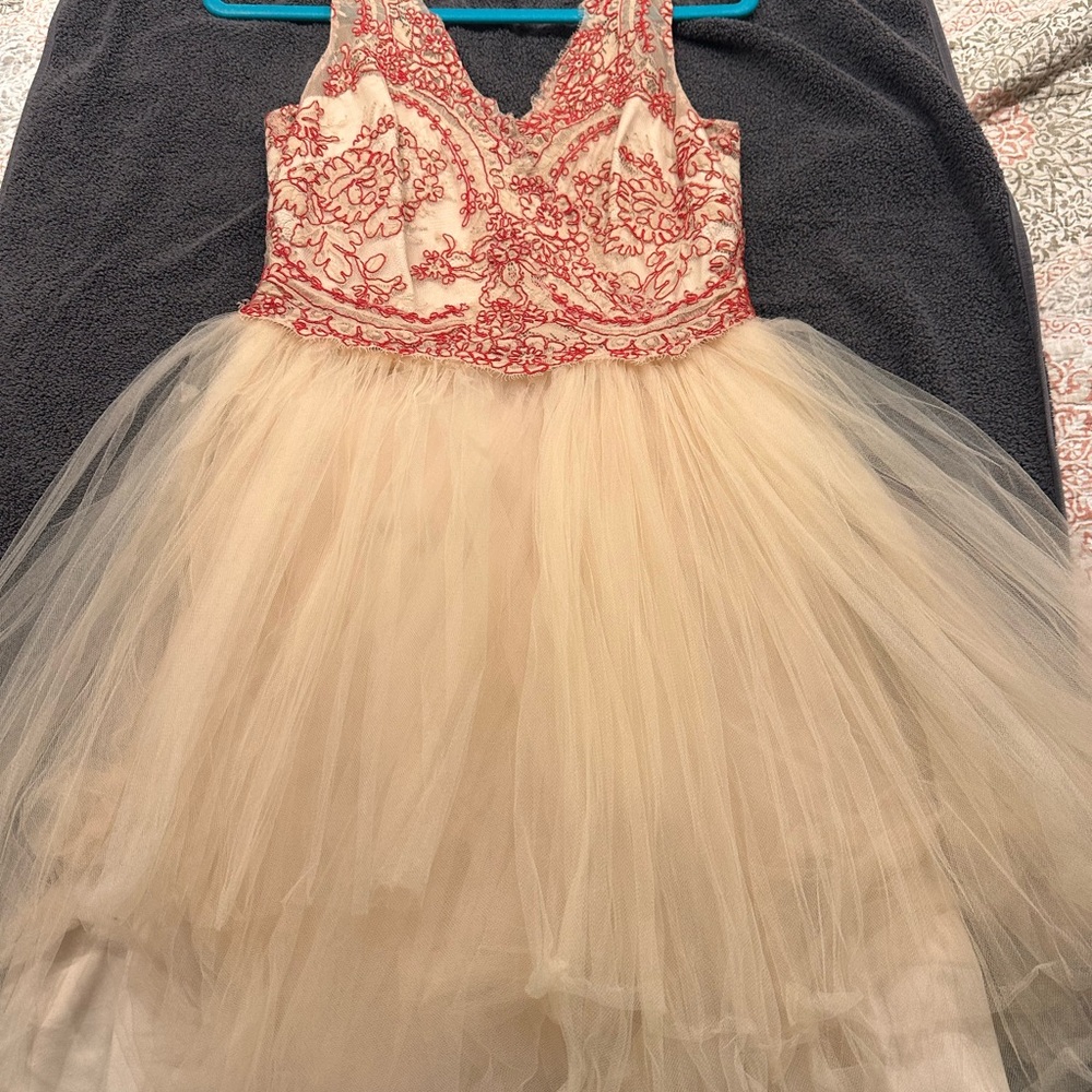 Marchesa Cream and Red Formal women’s Dress